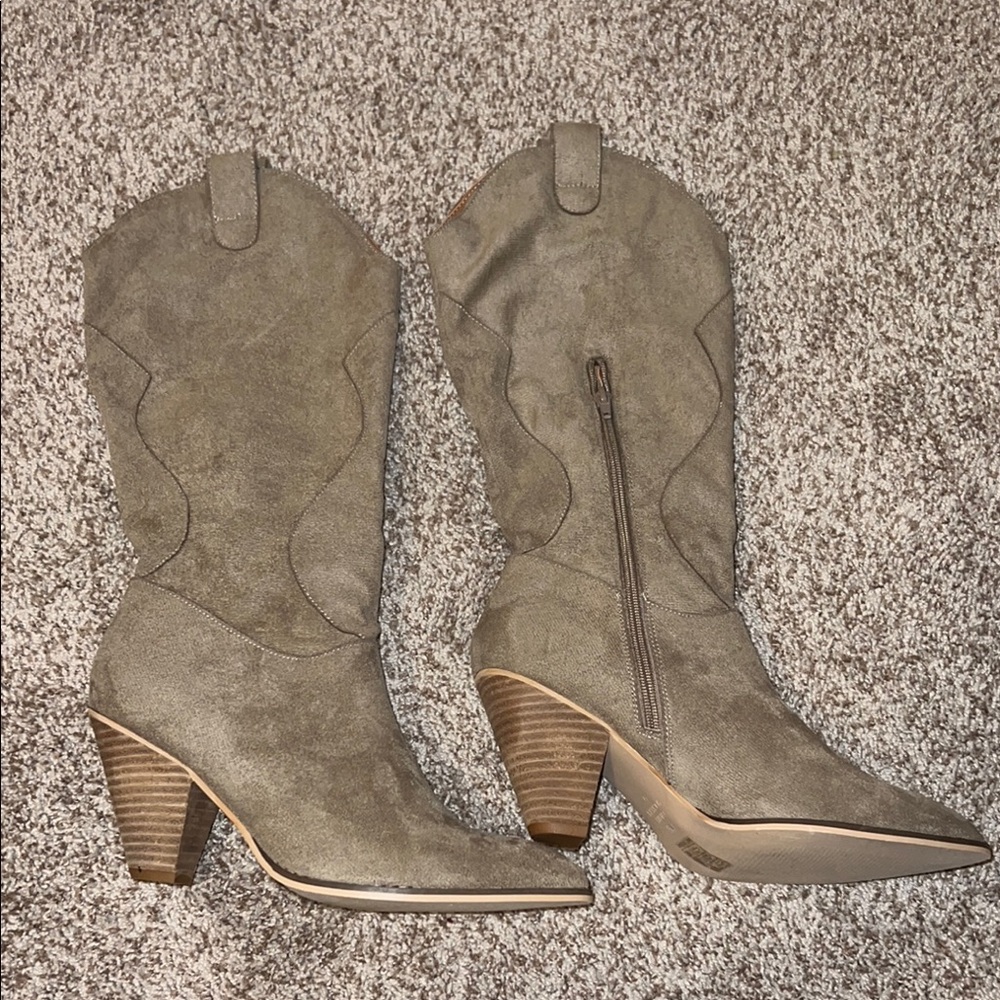 NWOT - Oasis Society Taupe Suede Cowgirl Boots, women’s 9